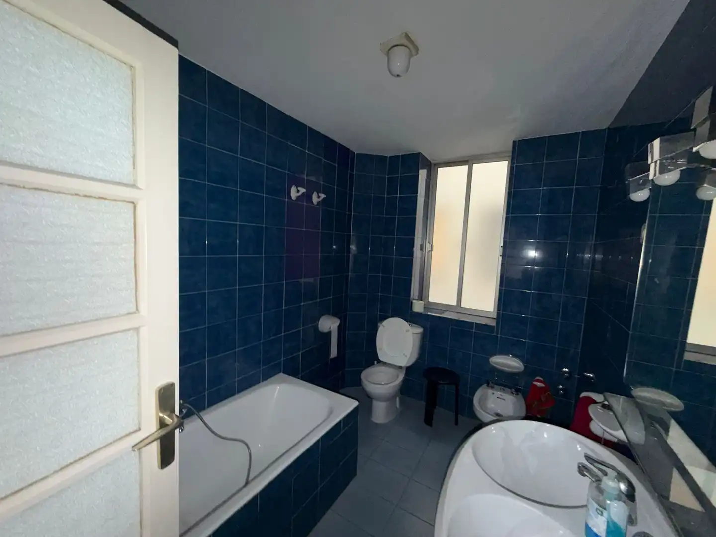 Bathroom of Flat for sale in Zaragoza  with Heating, Terrace and Furnished