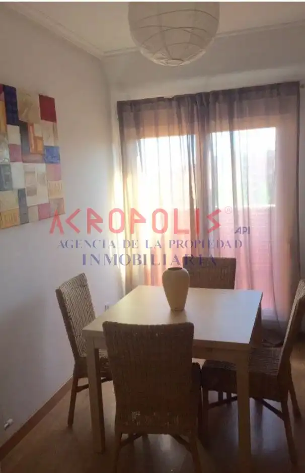 Habitación de Ático en venta en Benavente con Calefacción, Terraza y Amueblado