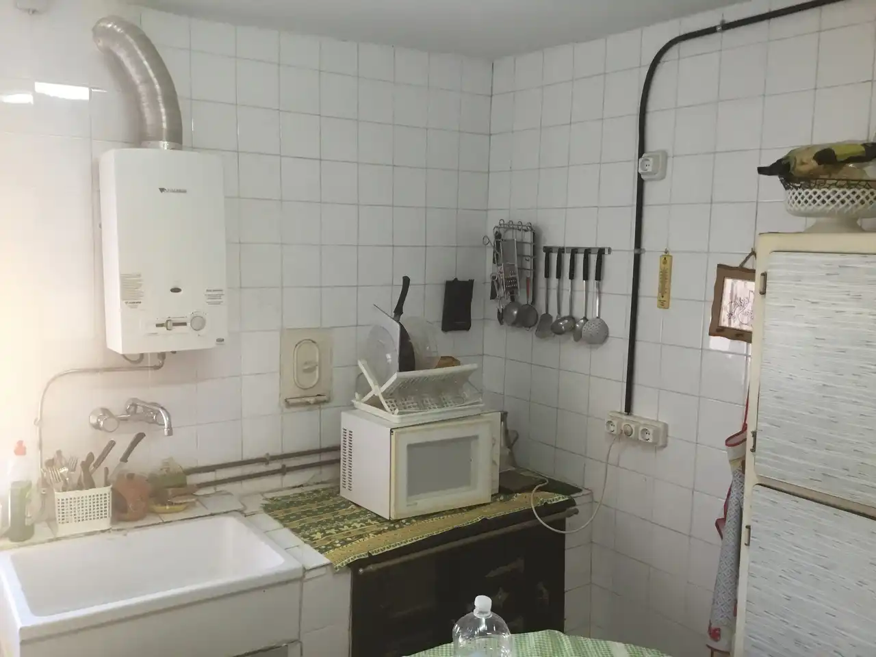 Cuina de Casa adosada en venda en Villamayor de los Montes amb Calefacció, Parquet i Moblat