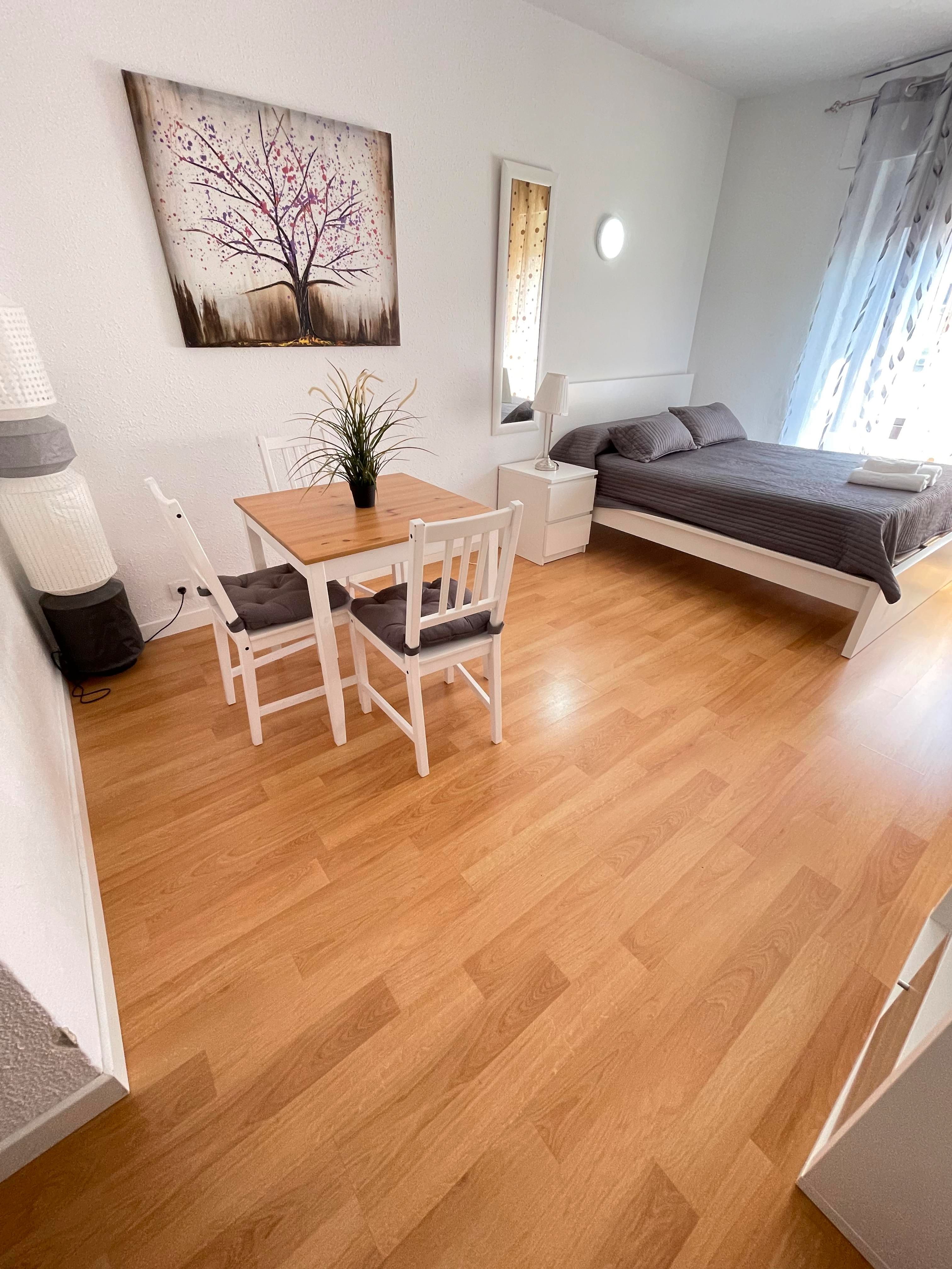 Bedroom of Study to rent in  Sevilla Capital  with Air Conditioner, Parquet flooring and Furnished