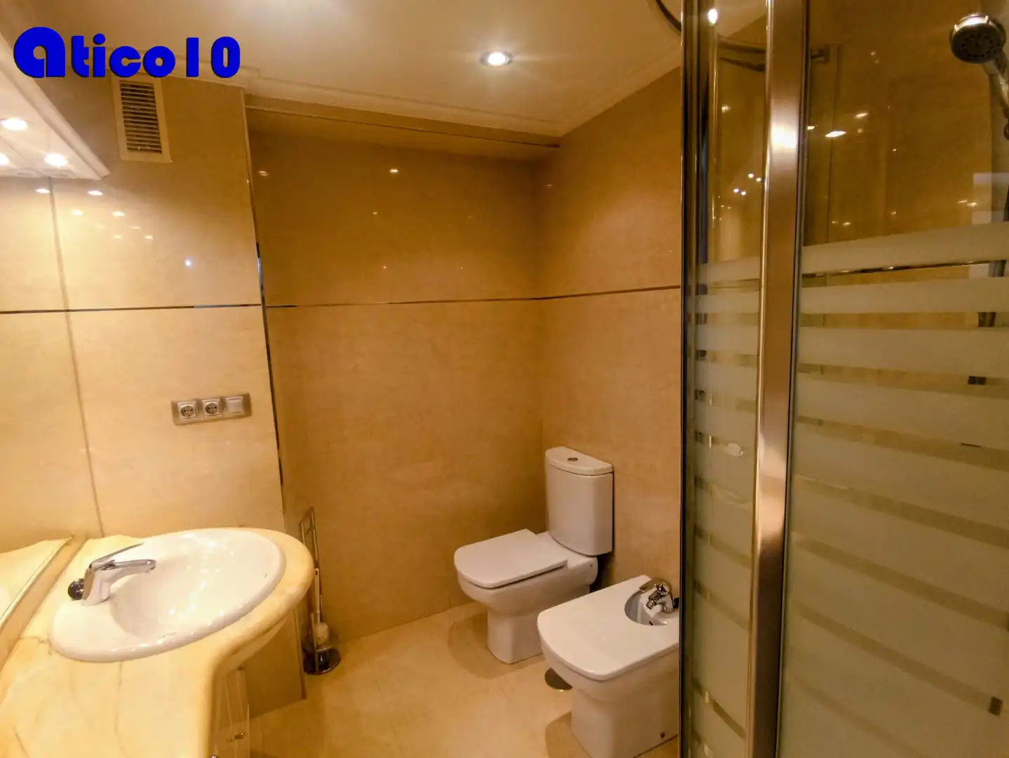 Badezimmer von Wohnung zur Miete in Oviedo  mit Heizung, Möbliert und Ofen