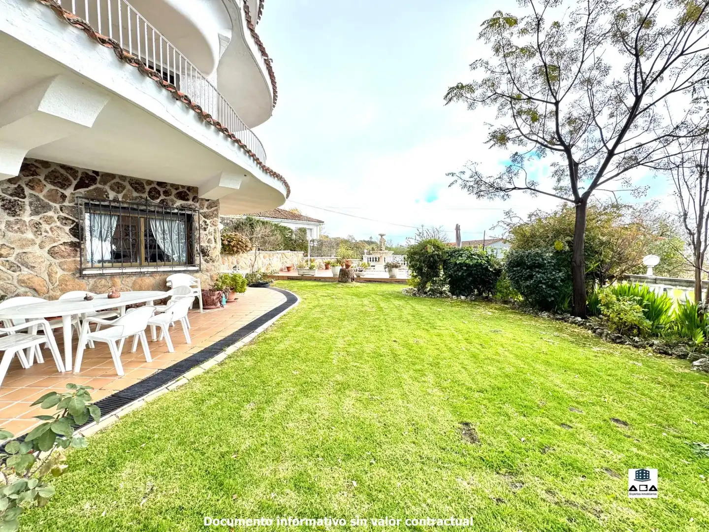 Jardín de Casa o chalet en venta en Poyales del Hoyo con Aire acondicionado, Calefacción y Jardín privado