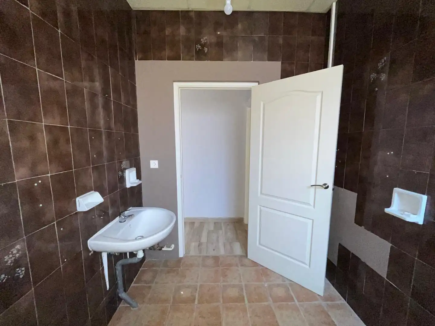 Badezimmer von Geschaftsraum zur Miete in Tudela de Duero mit Heizung und Parkett