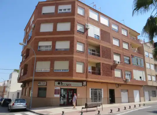 Flat with lift for sale in Calle Reyes Católicos 11