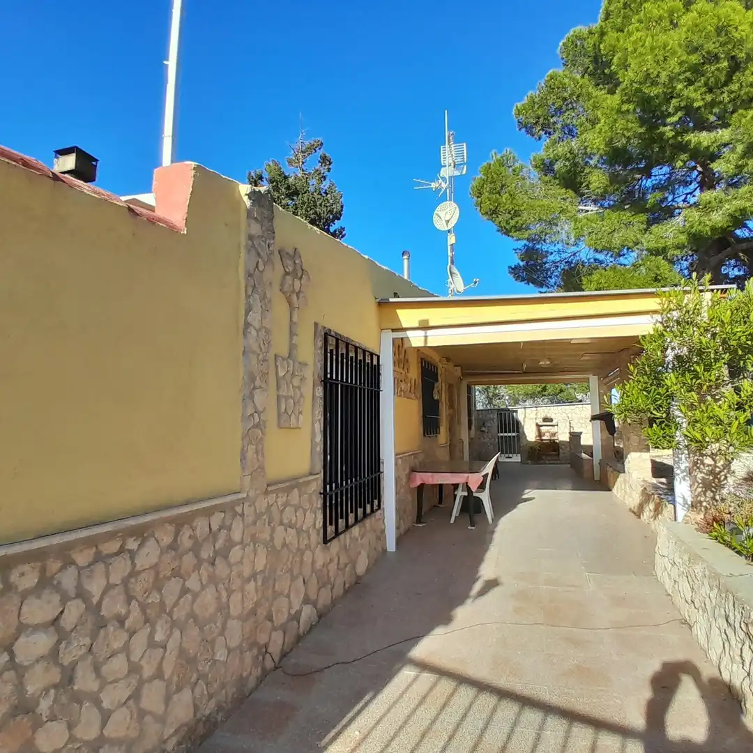 Vista exterior de Casa o xalet en venda en Yecla amb Jardí privat, Traster i Moblat