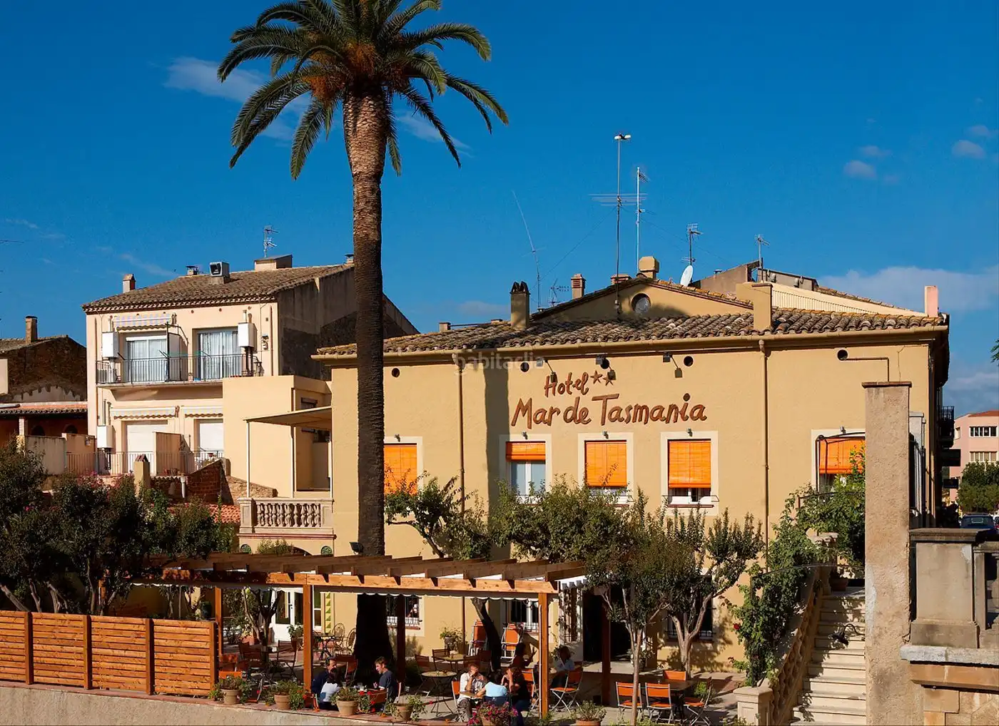 Casa rústica amb jardí en venda a La Bisbal d'Empordà