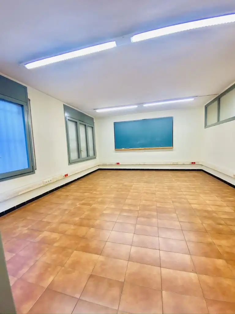 Büro zum Verkauf in Girona mit Klimaanlage und Heizung