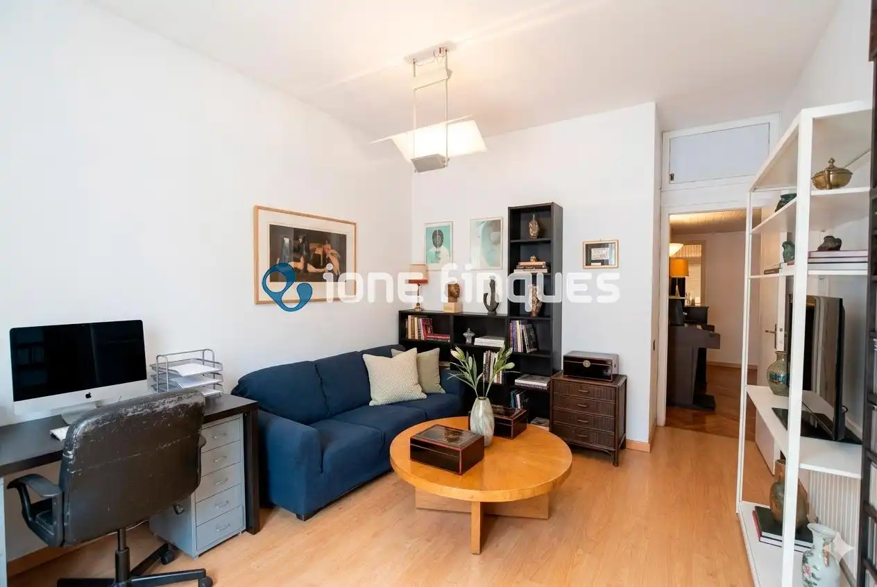 Wohnzimmer von Wohnung zum Verkauf in Barcelona mit Heizung, Privatgarten und Abstellraum
