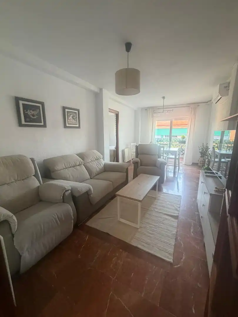 Wohnzimmer von Wohnung zur Miete in Granada mit Abstellraum, Möbliert und Balkon