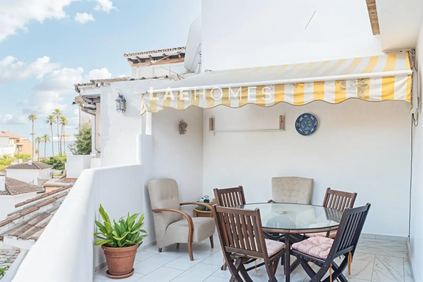 Vista exterior de Àtic en venda en Marbella amb Aire condicionat, Terrassa i Piscina comunitària
