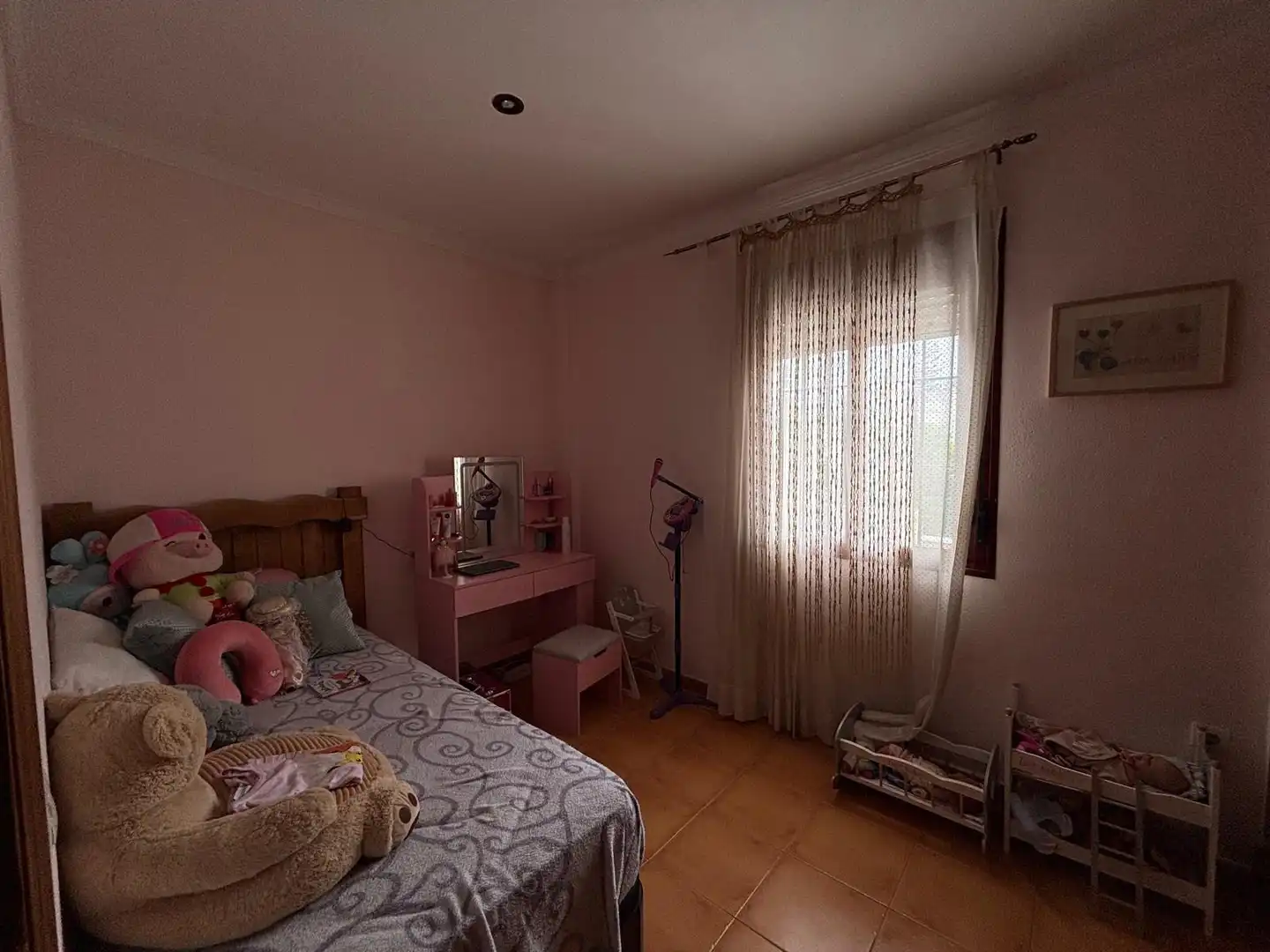 Dormitori de Casa adosada en venda en Los Barrios amb Calefacció, Jardí privat i Alarma