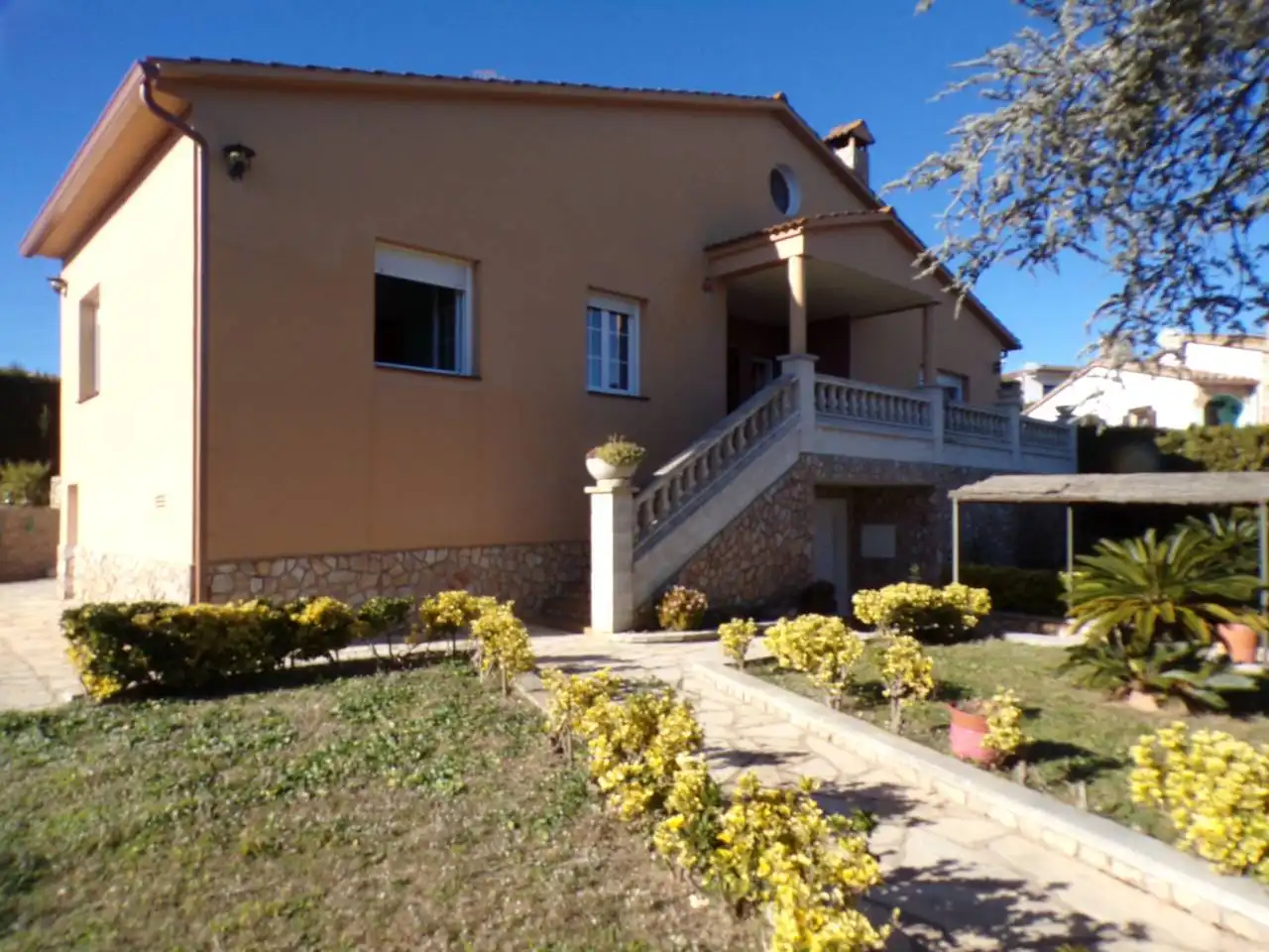 Vista exterior de Casa o xalet en venda en Tordera amb Calefacció, Jardí privat i Terrassa