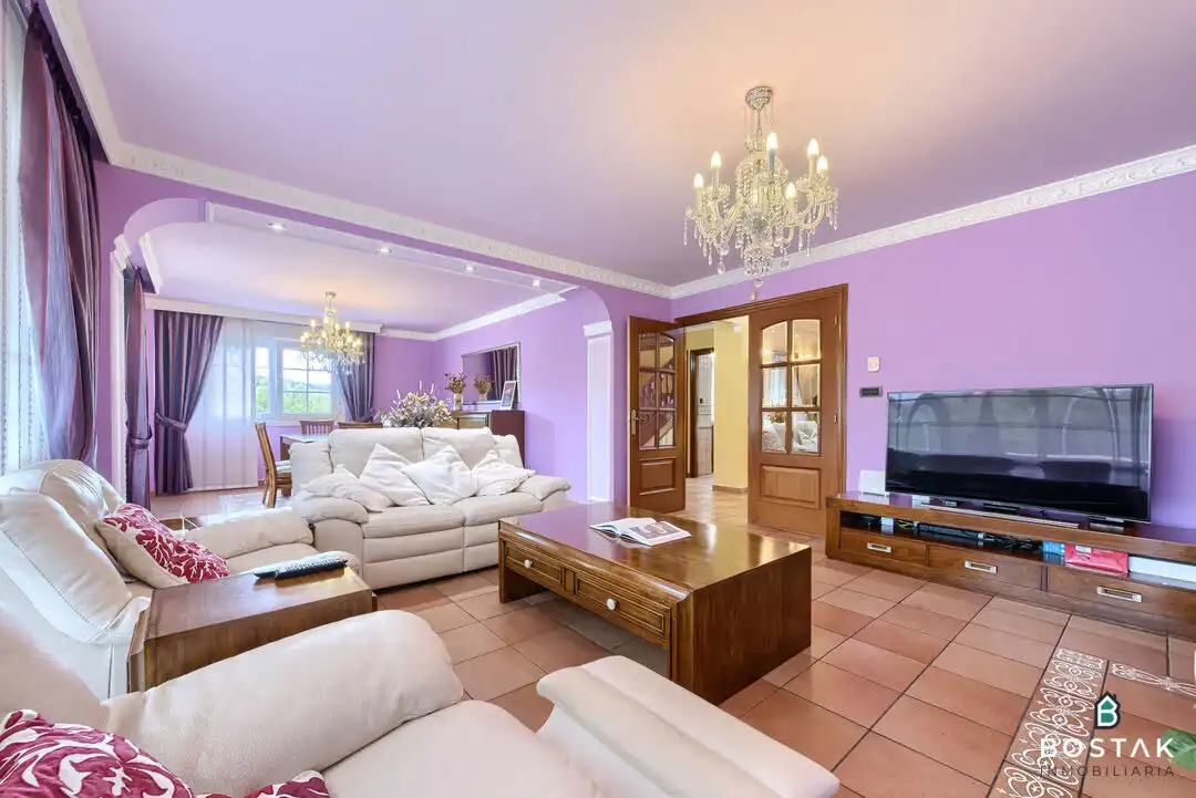 Sala d'estar de Casa o xalet en venda en Barrika amb Calefacció, Jardí privat i Terrassa