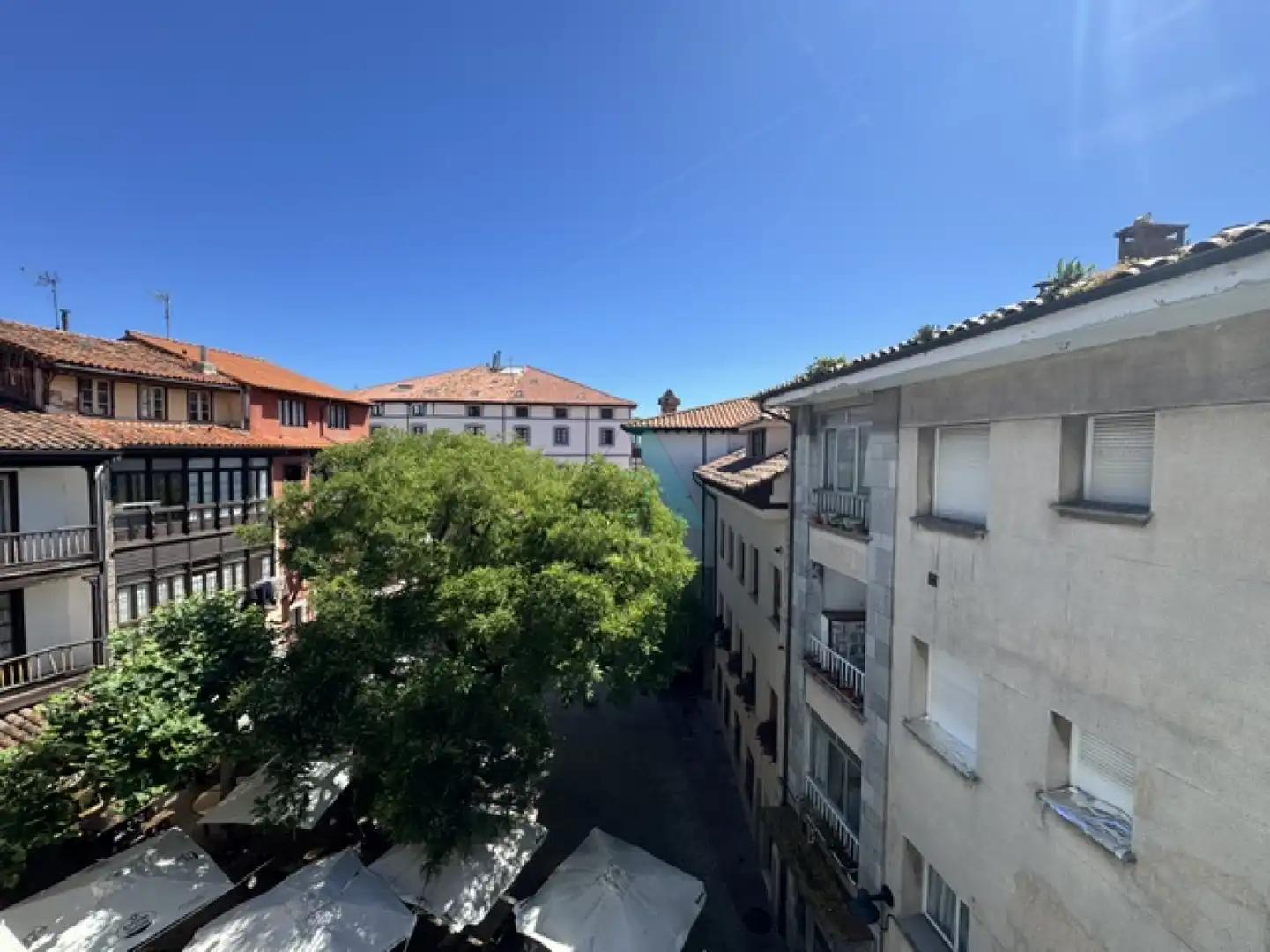 Vista exterior de Pis en venda en Llanes amb Calefacció