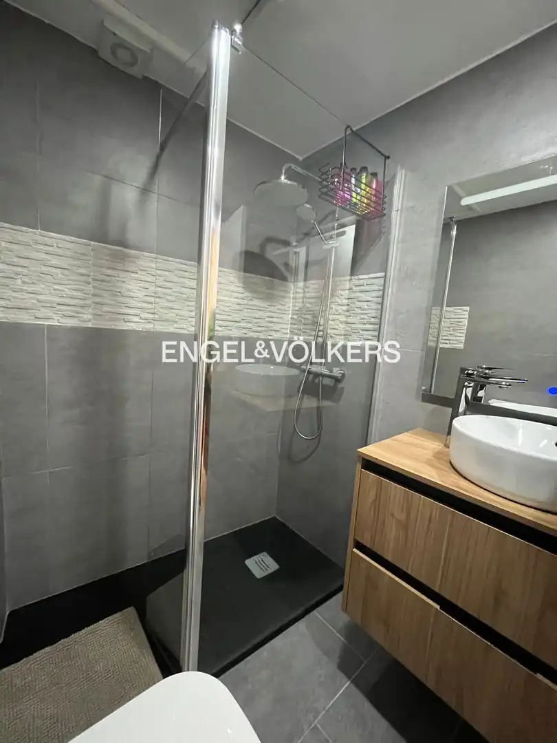 Bathroom of Apartments for sale in Madrid  with Heating
