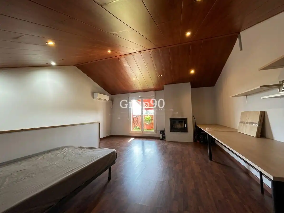 Sala de estar de Casa adosada en venta en Puigverd de Lleida con Aire acondicionado, Calefacción y Parquet