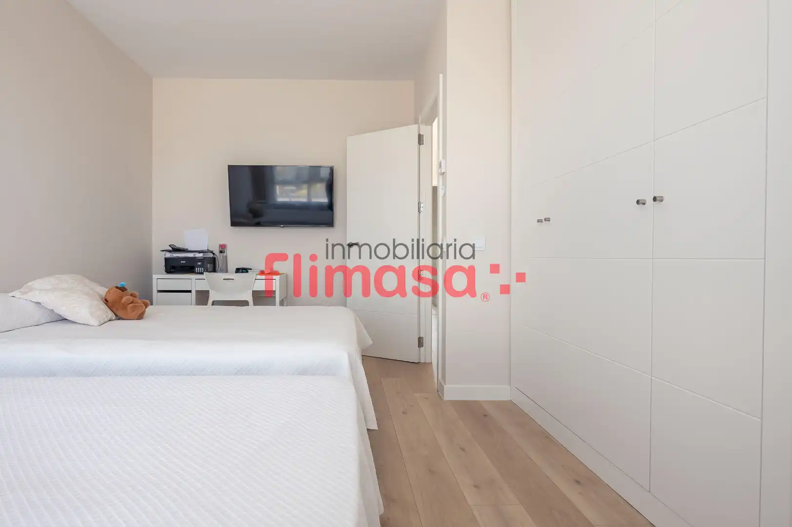 Habitación de Casa adosada en venta en Villaviciosa de Odón con Aire acondicionado, Calefacción y Jardín privado