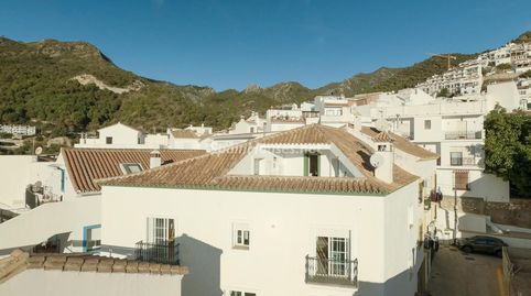 Encantadora Casa Unifamiliar en el Corazón de Ojén: Su Refugio en la Costa del Sol, a un Paso de Marbella