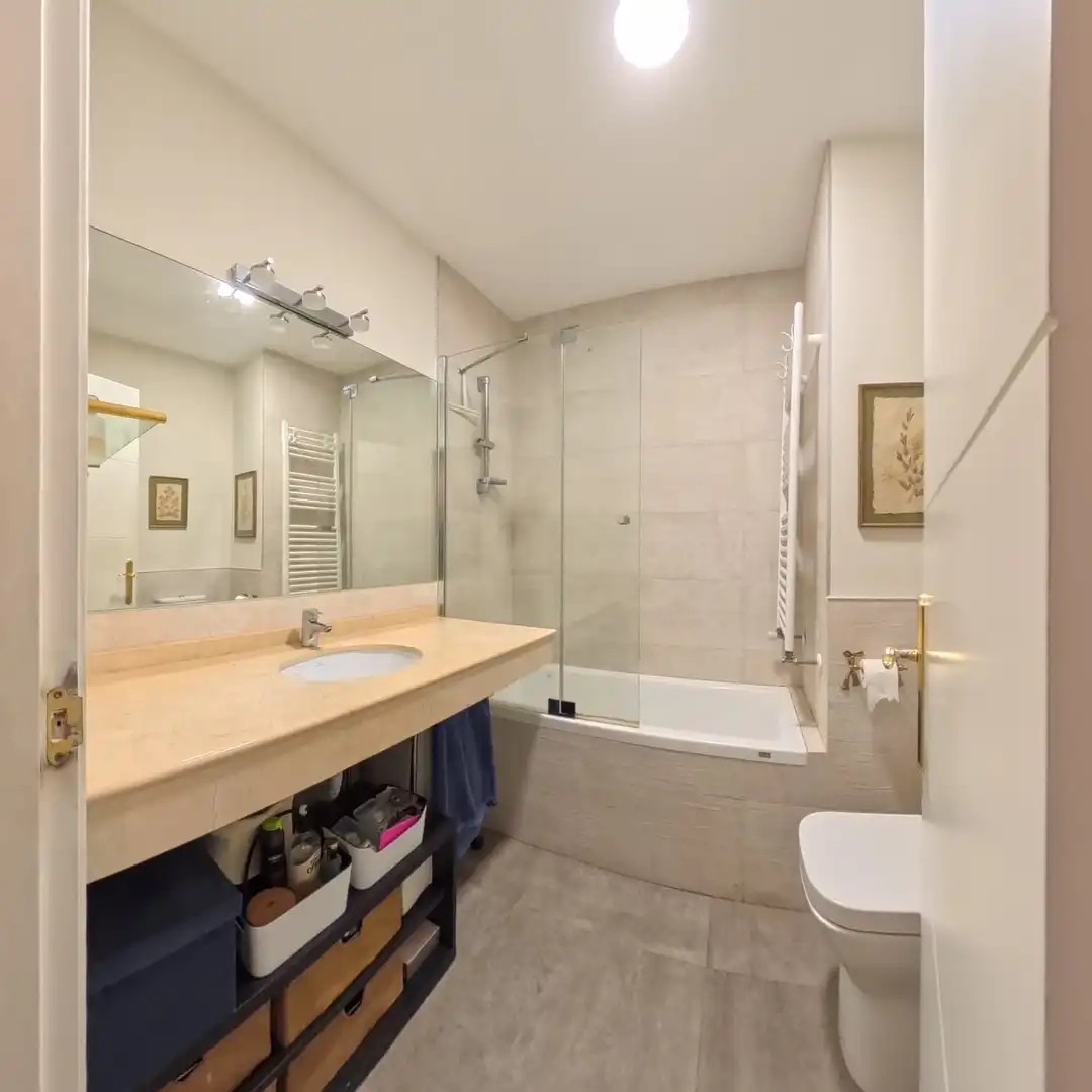 Baño de Piso en venta en Sevilla con Aire acondicionado, Calefacción y Trastero