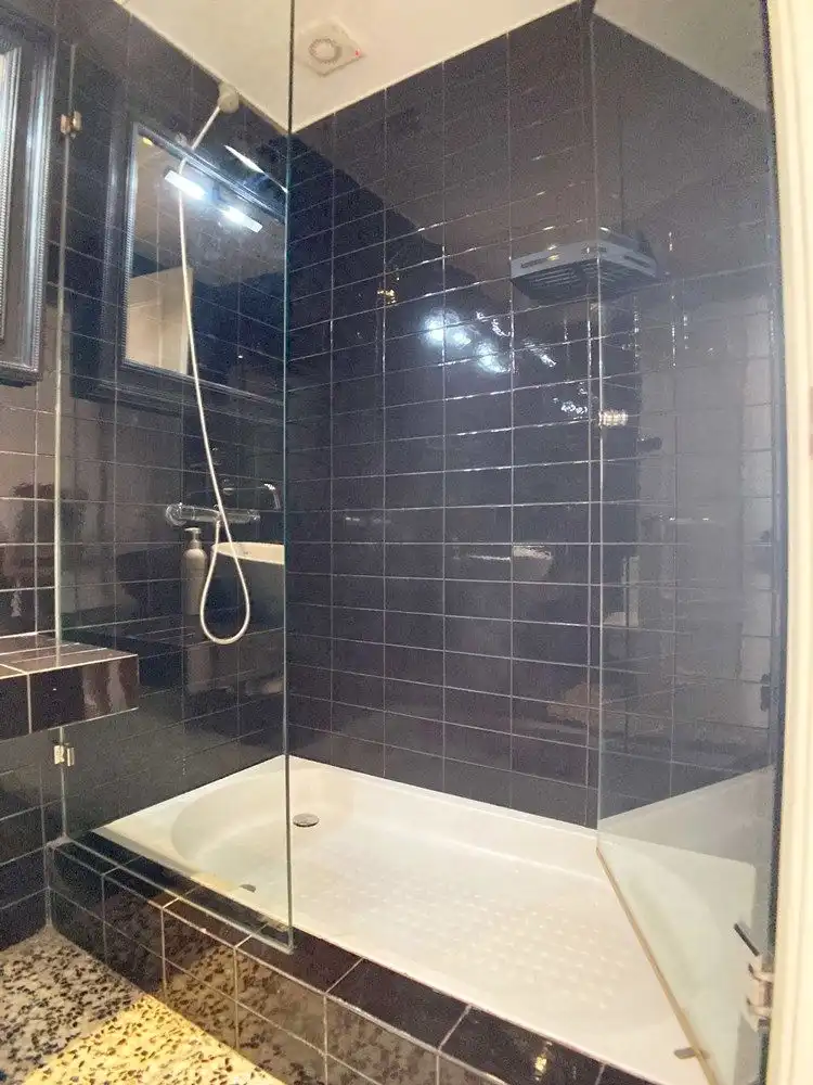 Baño de Estudio de alquiler en Madrid con Aire acondicionado, Calefacción y Parquet