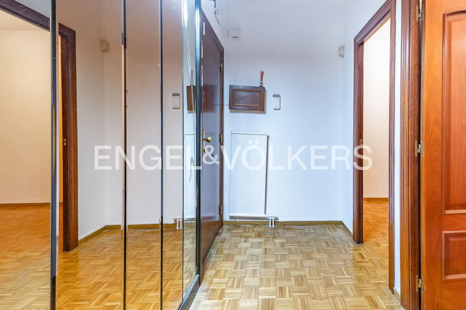Wohnung zum Verkauf in Barcelona mit Klimaanlage, Heizung und Parkett