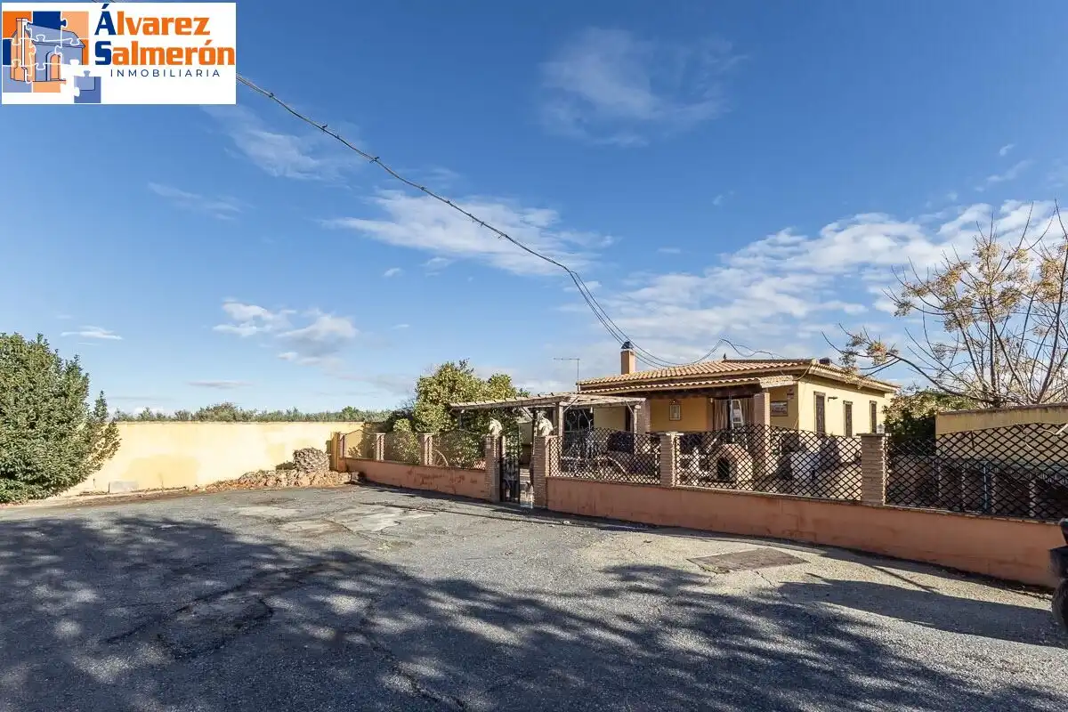 Exterior view of Houses for sale in La Zubia  with Private garden