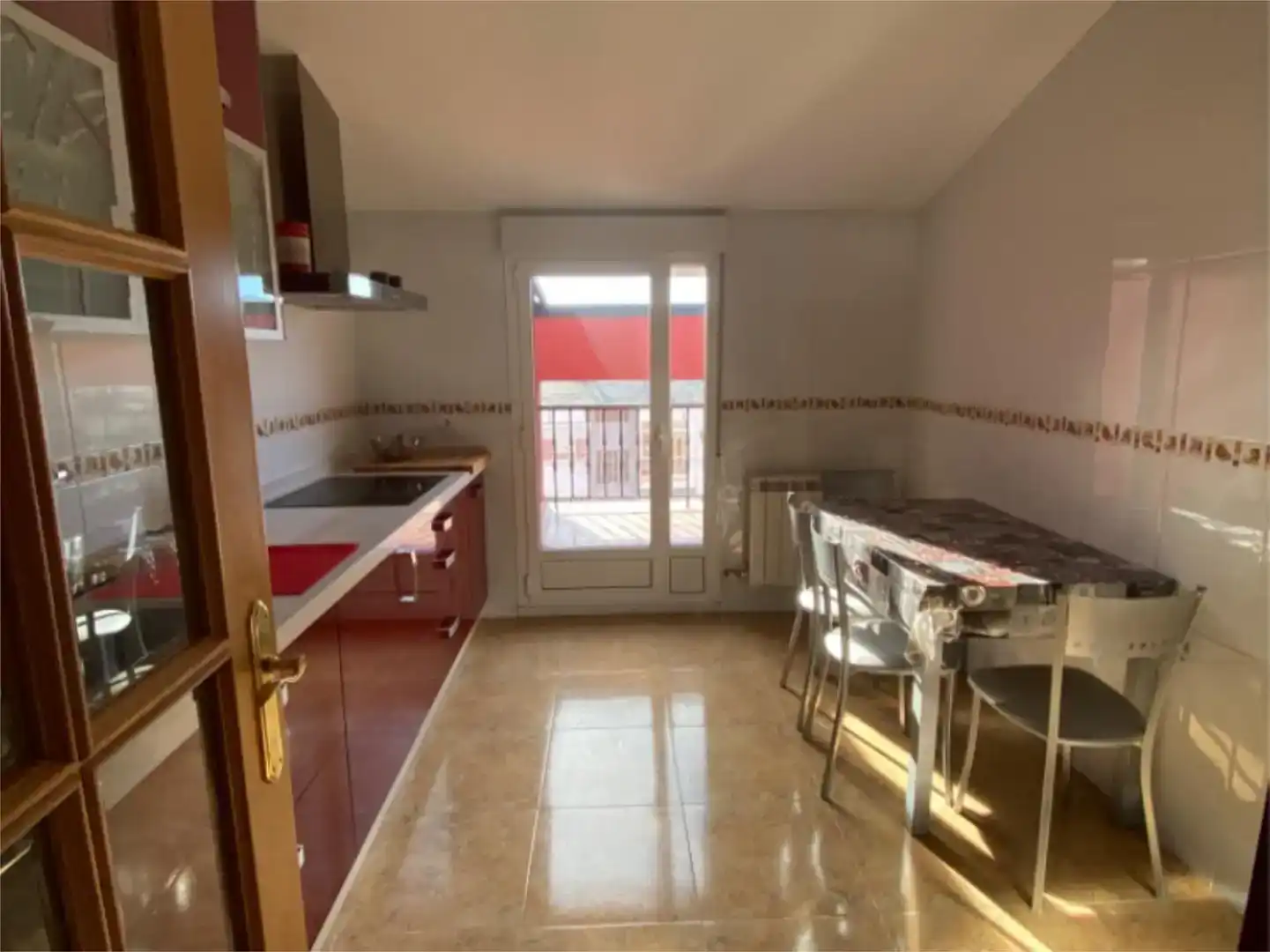 Cuina de Àtic en venda en Cacabelos amb Parquet, Traster i Moblat