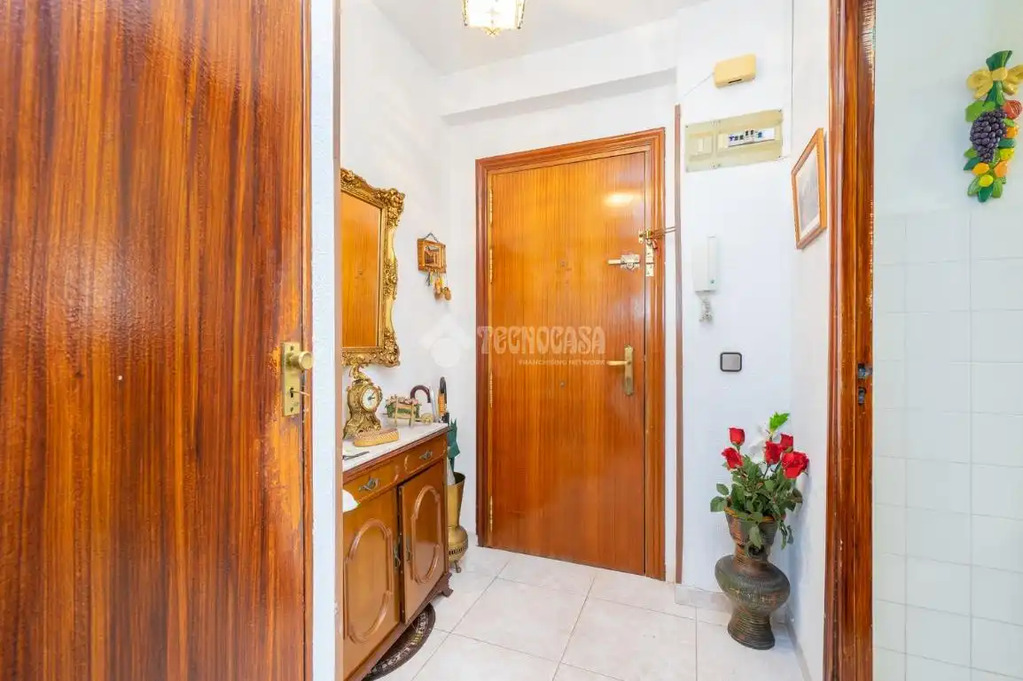 Piso con ascensor en venta en Calle del Canal del Bósforo, imagen 5