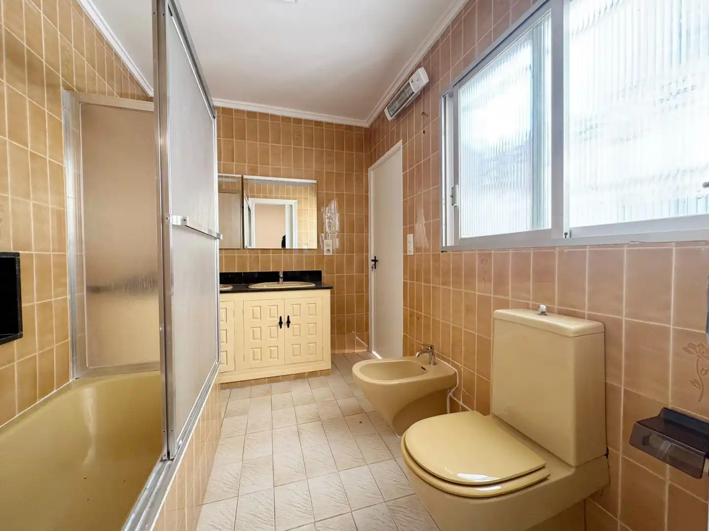 Baño de Piso de alquiler en Dénia con Calefacción, Amueblado y Balcón
