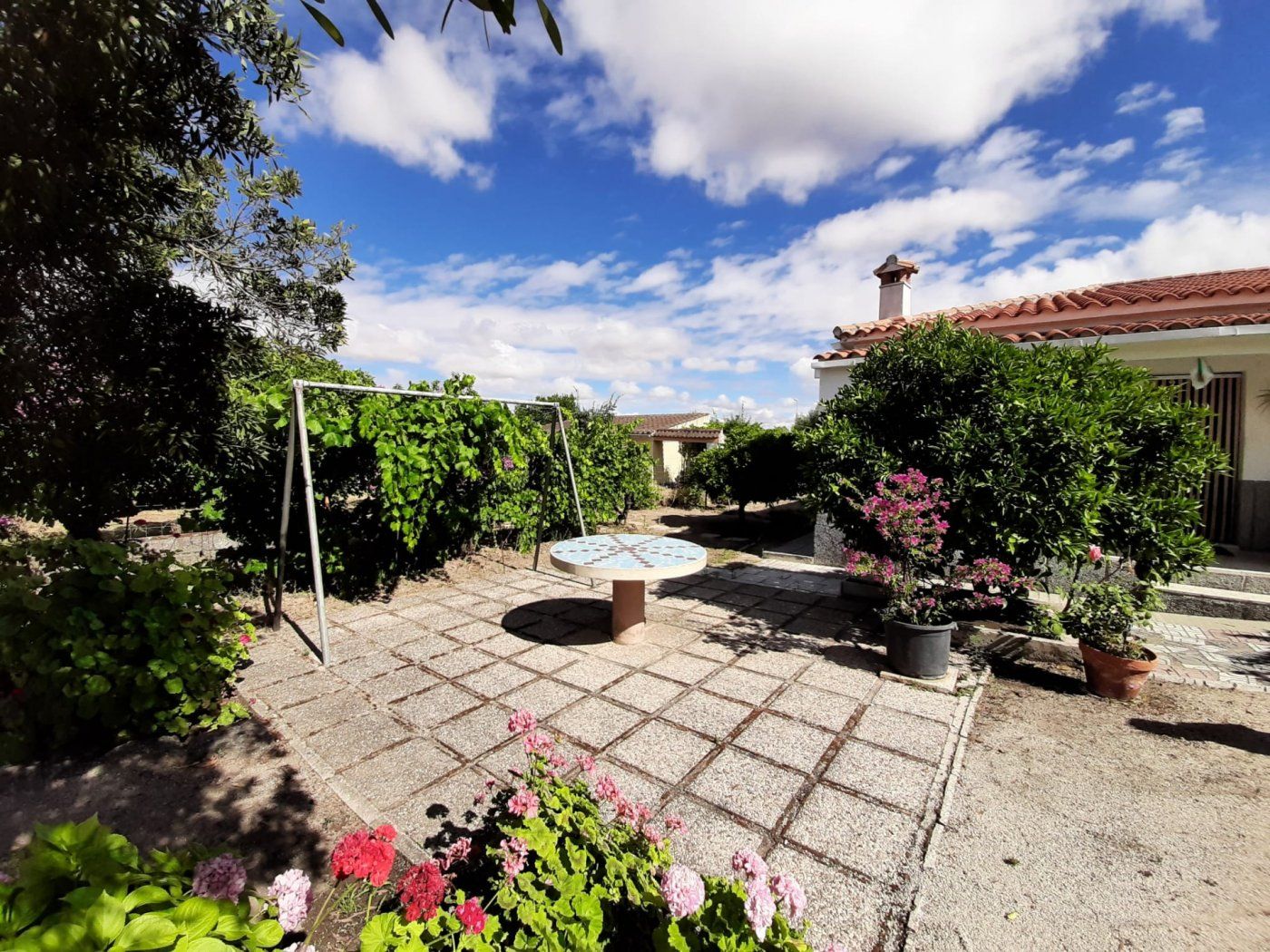 Jardí de Casa o xalet en venda en Malpartida de Cáceres amb Jardí privat, Traster i Piscina