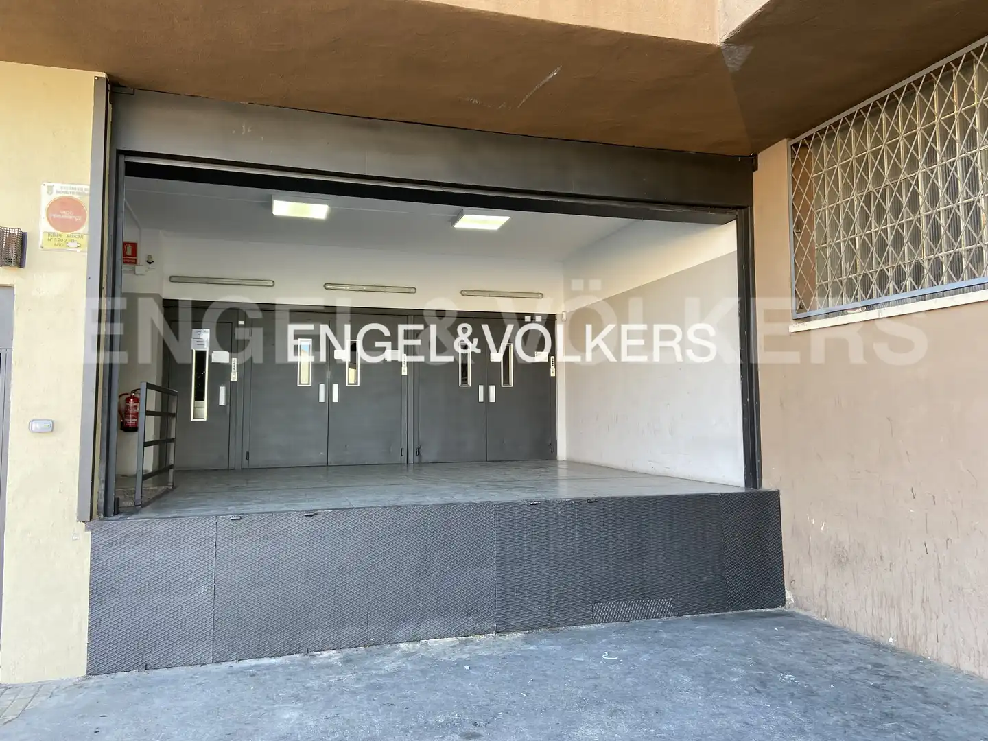 Oficina de alquiler en L'Hospitalet de Llobregat con Terraza