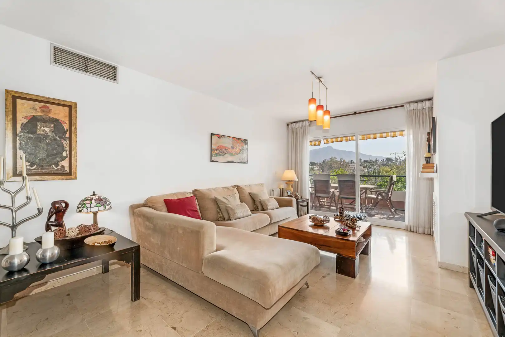 Sala de estar de Ático en venta en Marbella con Aire acondicionado, Calefacción y Terraza