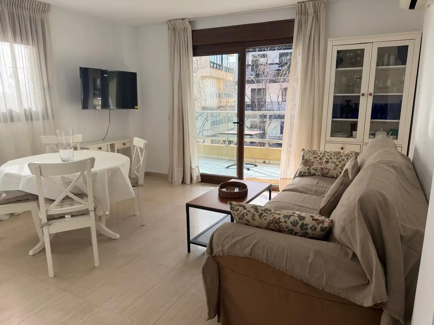 Sala de estar de Apartamento de alquiler en Fuengirola con Aire acondicionado, Calefacción y Terraza