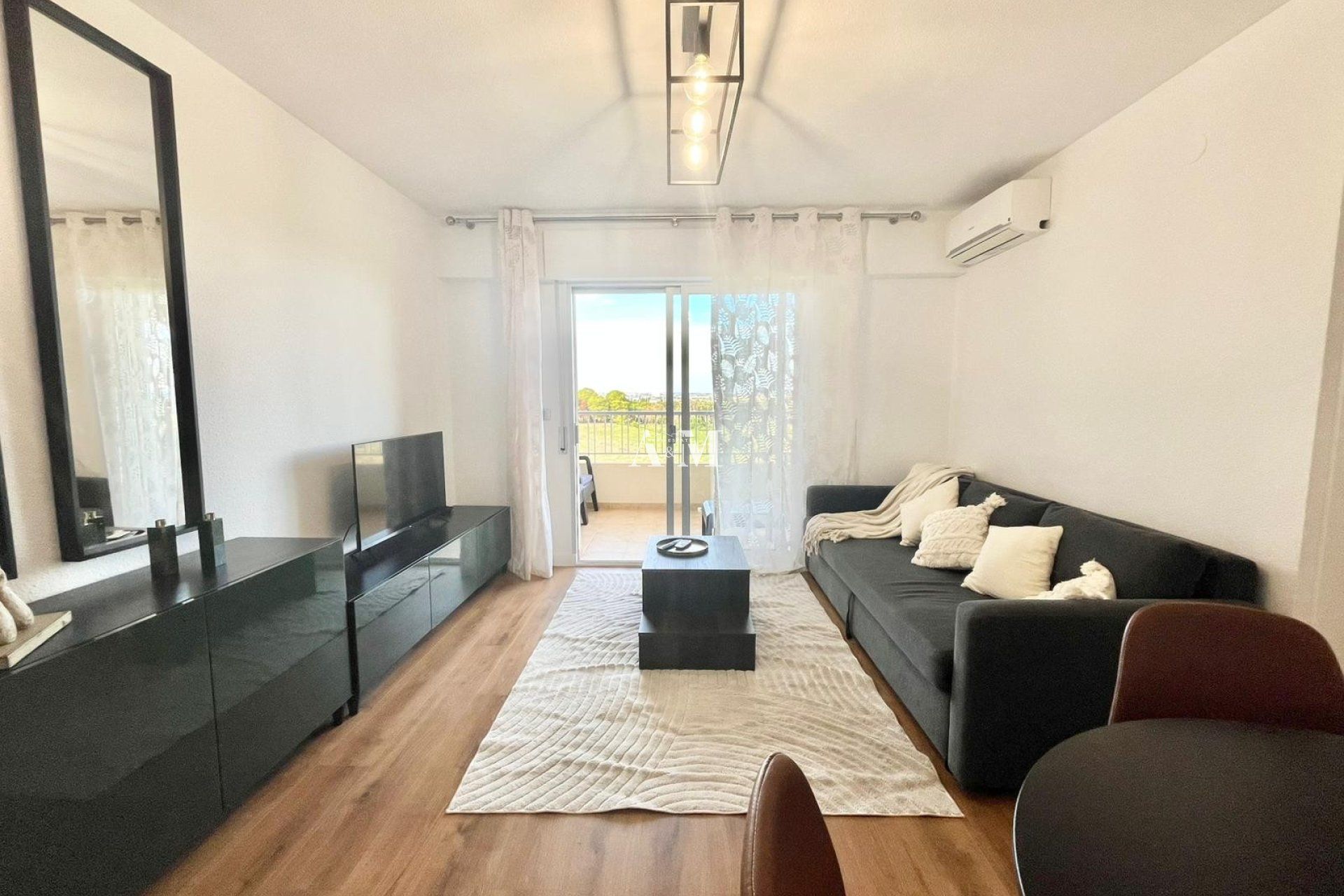 Sala de estar de Piso de alquiler en Torrevieja con Aire acondicionado, Calefacción y Terraza