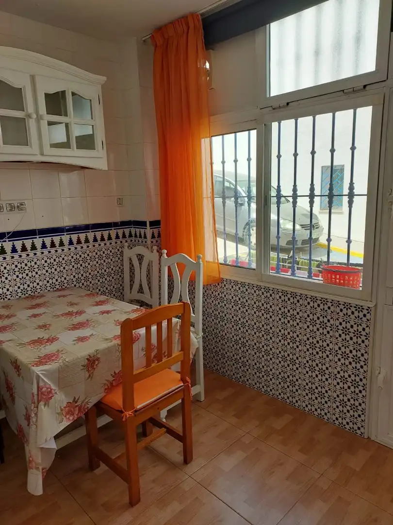 Habitación de Apartamento de alquiler en Algeciras con Amueblado y Piscina comunitaria
