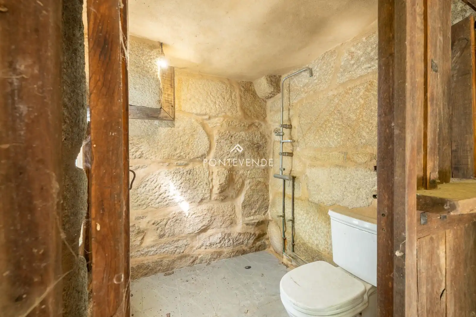 Badezimmer von Haus oder Chalet zum Verkauf in Tui mit Heizung und Terrasse
