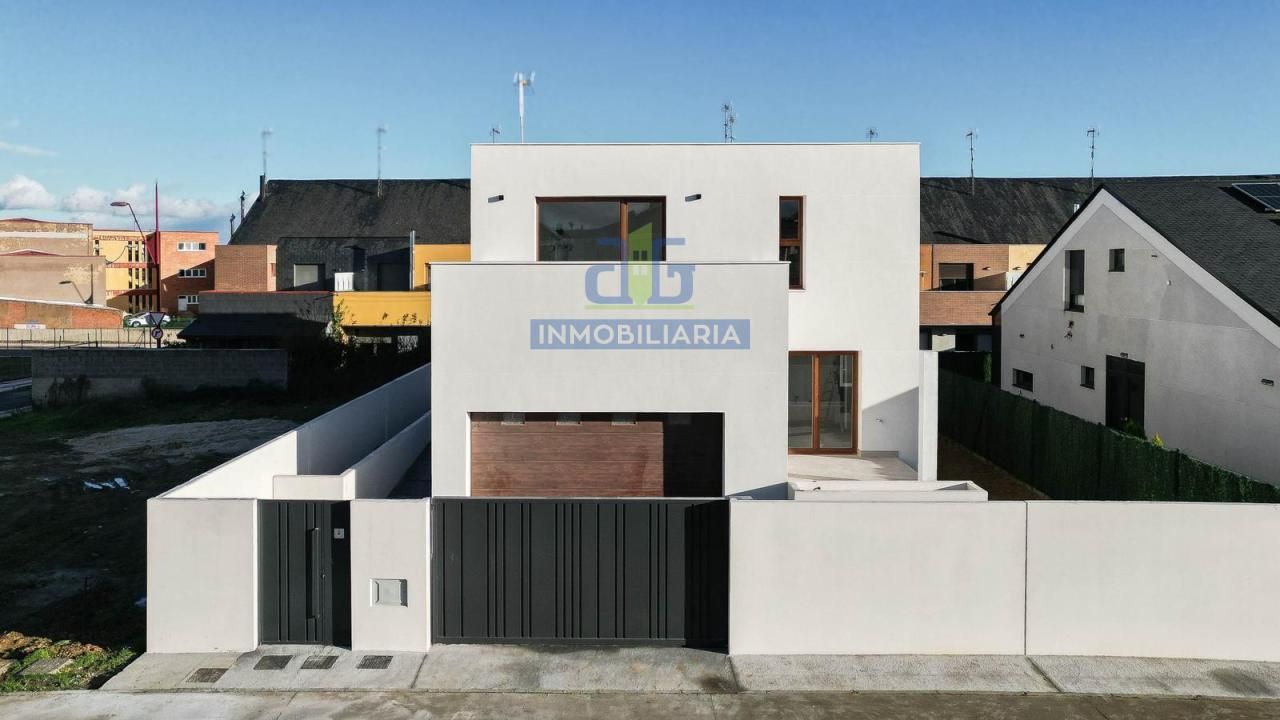 Vista exterior de Casa o xalet en venda en San Andrés del Rabanedo amb Calefacció