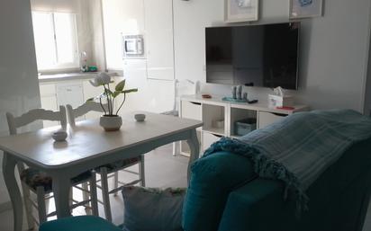 Living room of Apartment for sale in  Cádiz Capital  with Air Conditioner, Furnished and Oven