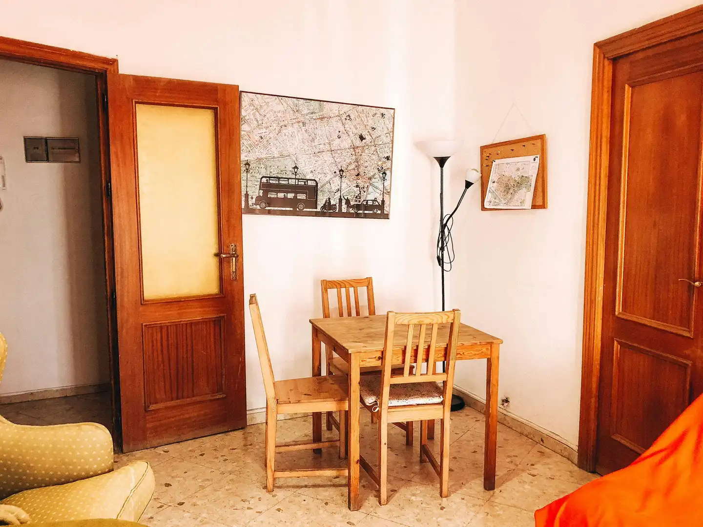 Esszimmer von Wohnung zur untervermieten in Sevilla mit Möbliert, Waschmaschine und Fernseher