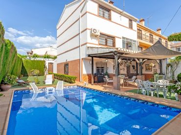 Villa avec piscine à vendre à Calle Juan de Loxa 13