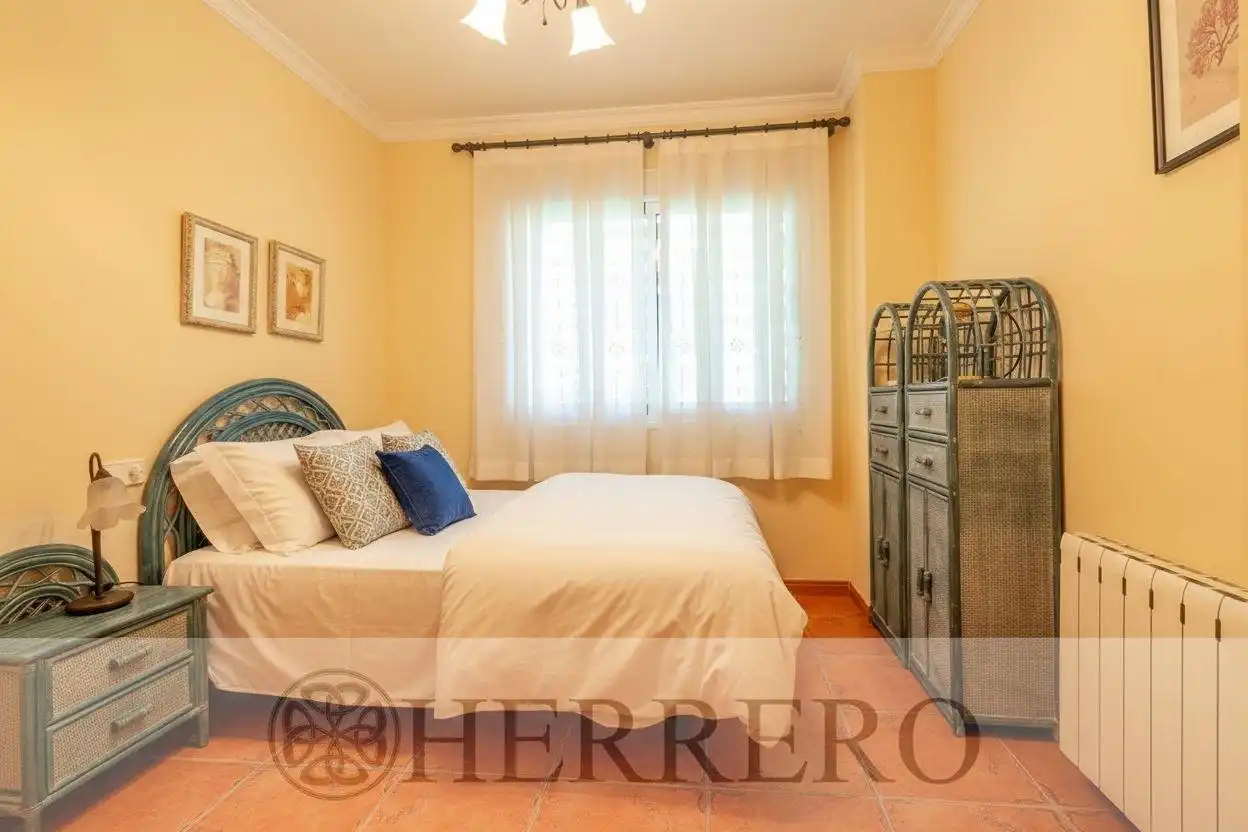 Habitación de Casa o chalet en venta en Gandia con Aire acondicionado, Calefacción y Jardín privado