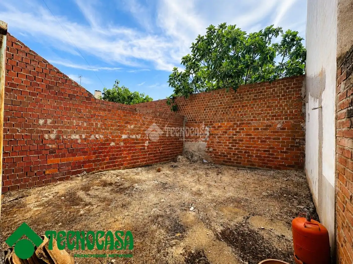 Casa adosada en venta en Los Navalucillos con Jardín privado