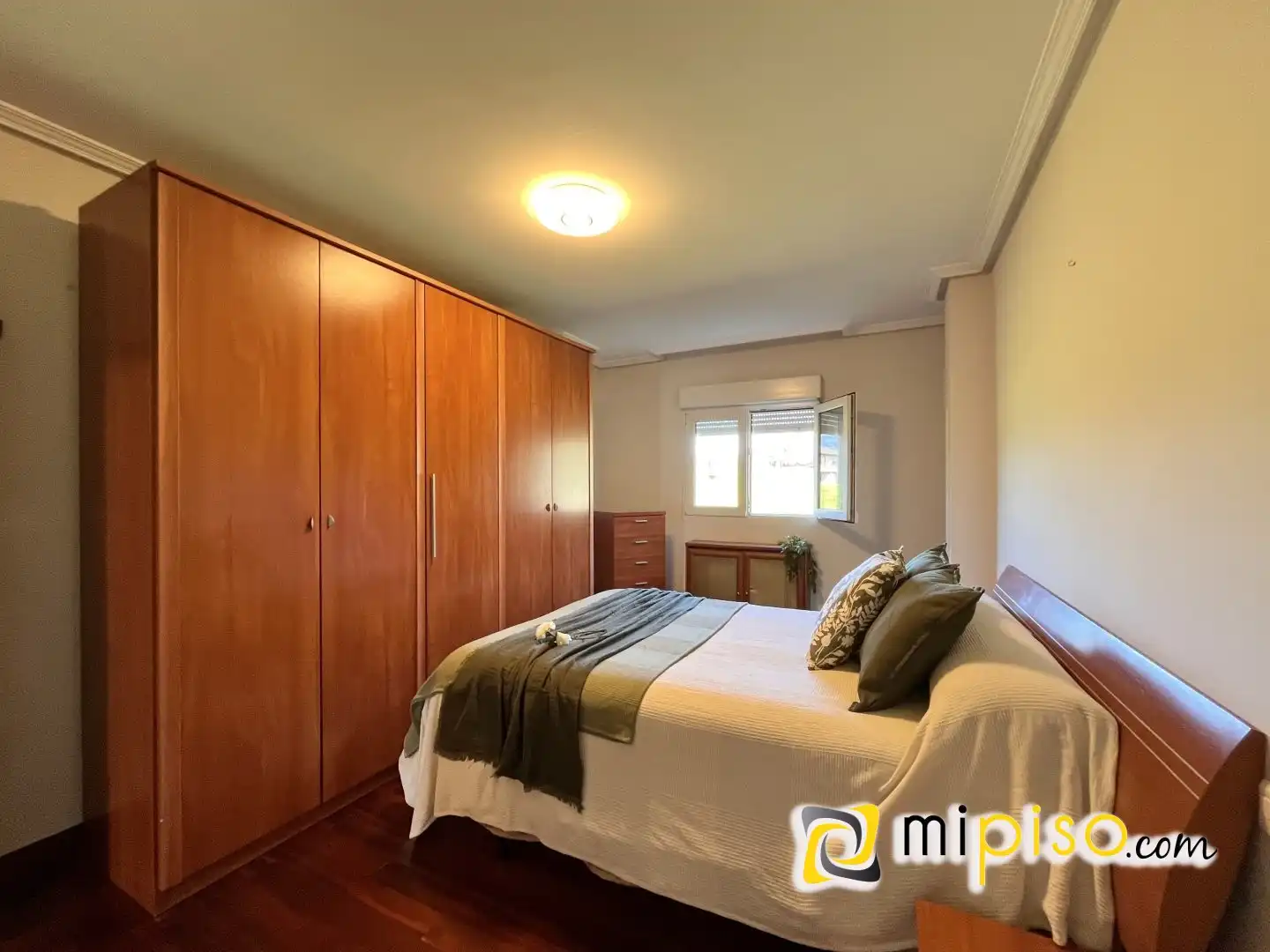Habitación de Casa adosada en venta en Ruesga con Calefacción, Terraza y Amueblado