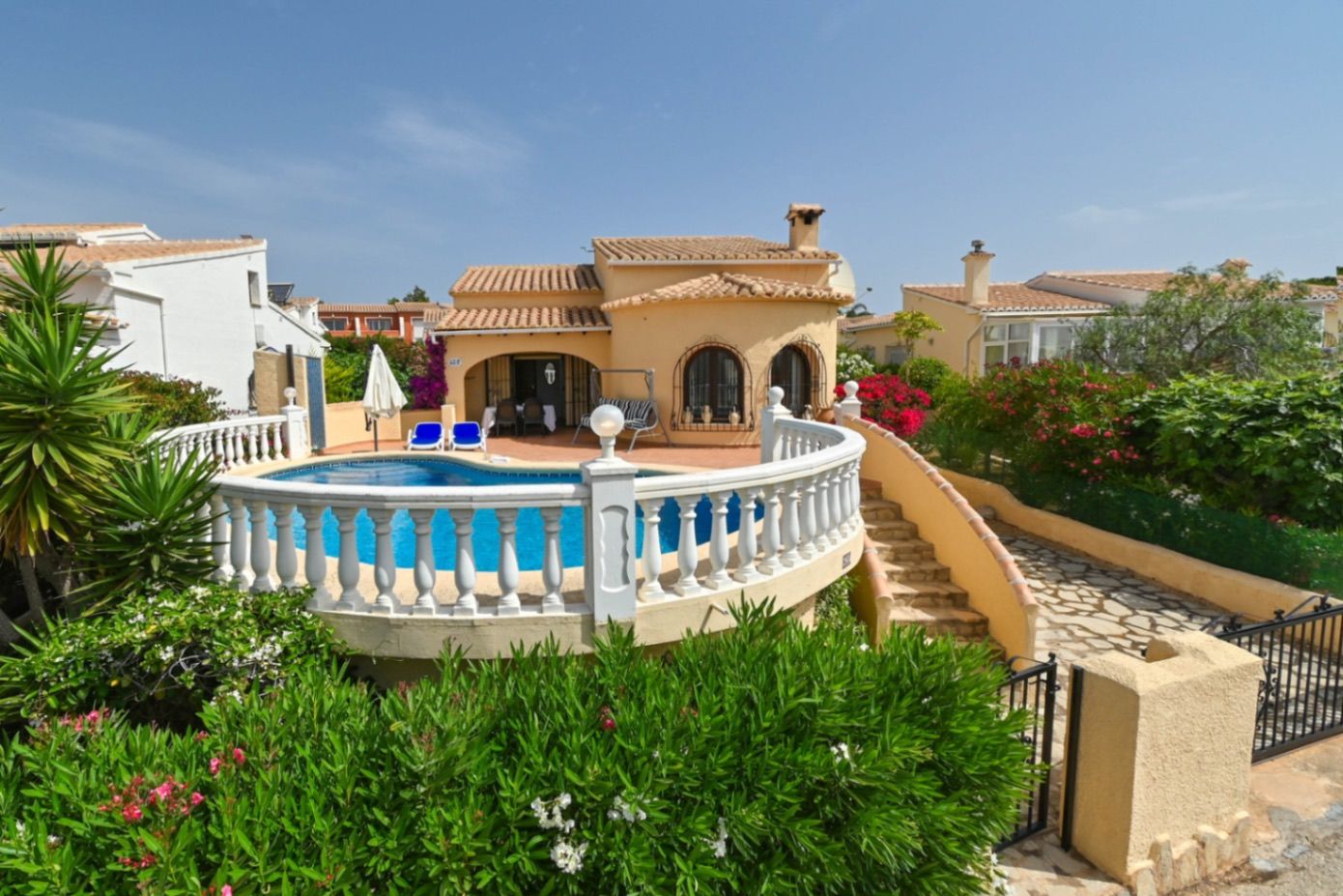 Exterior view of House or chalet for sale in Benitachell / El Poble Nou de Benitatxell  with Air Conditioner, Heating and Private garden