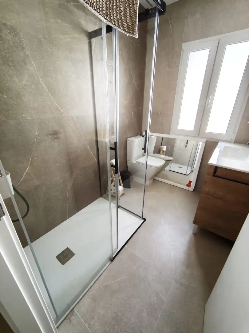 Baño de Piso para compartir en San Pedro