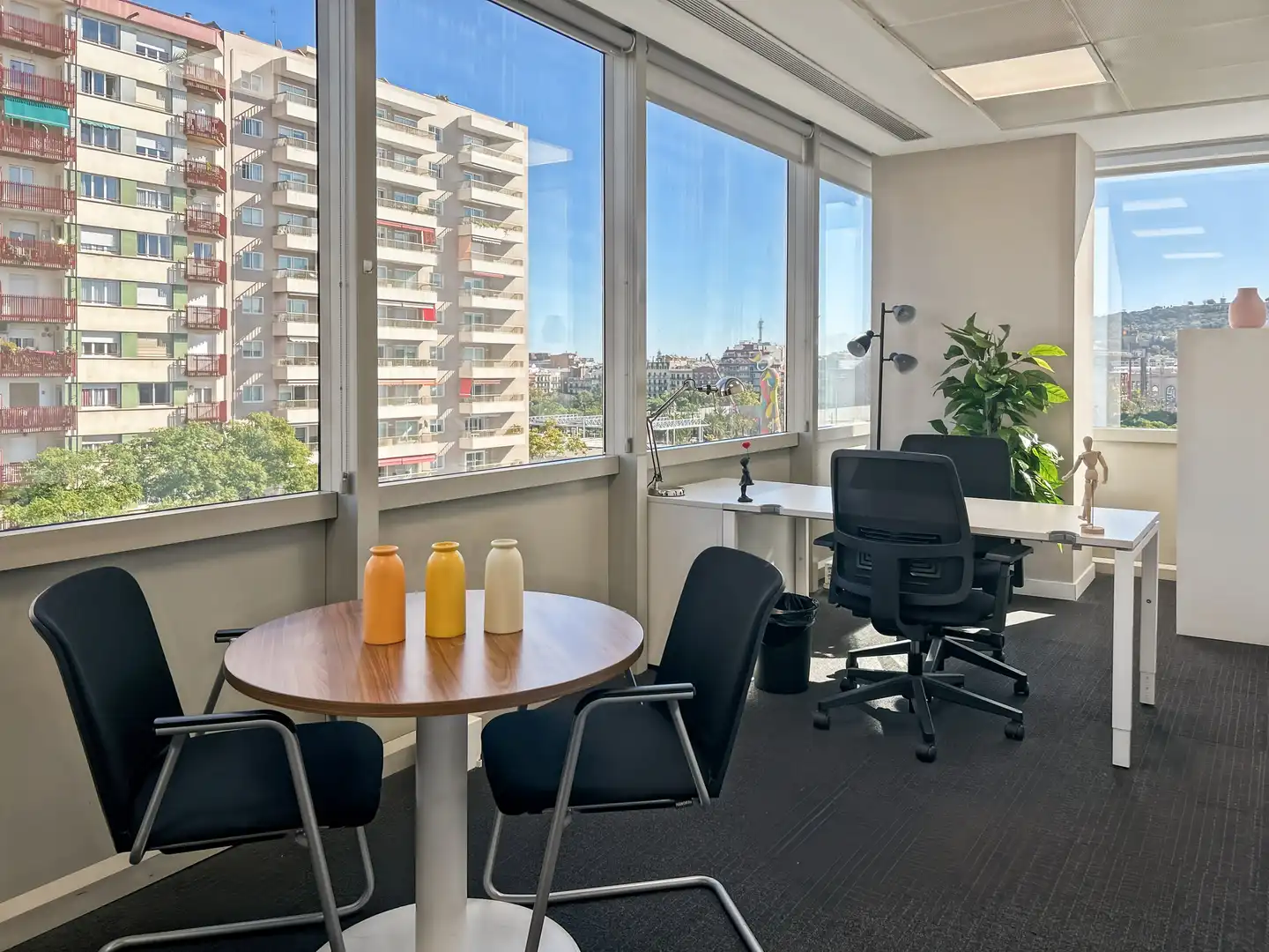 Büro zur Miete in Barcelona mit Klimaanlage, Heizung und Möbliert