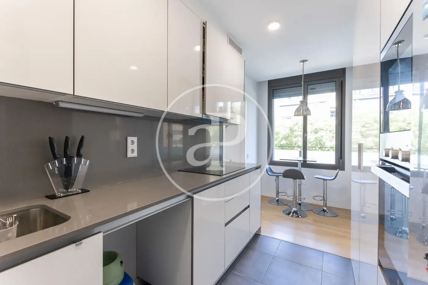 Cuina de Pis en venda en Sant Cugat del Vallès amb Aire condicionat, Jardí privat i Terrassa