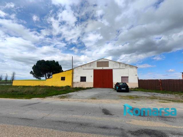 Nave industrial en Venta en Real en Sangarcía