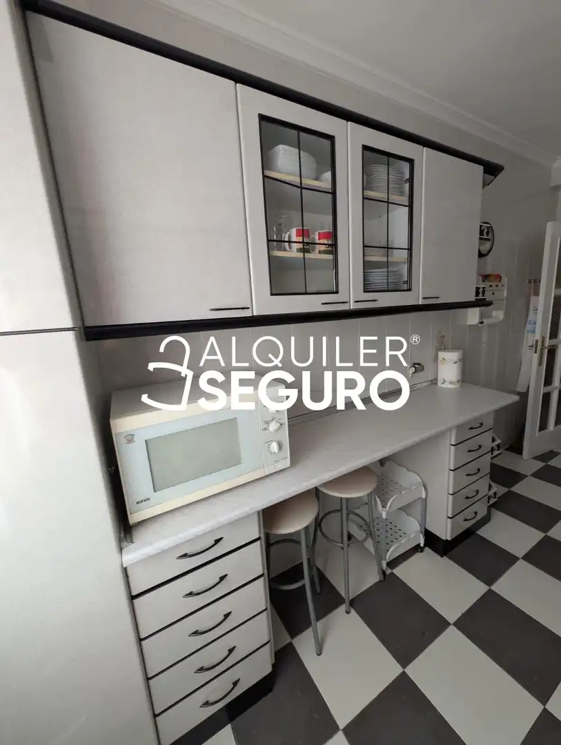 Cuina de Pis de lloguer en Cuenca amb Calefacció, Terrassa i Traster
