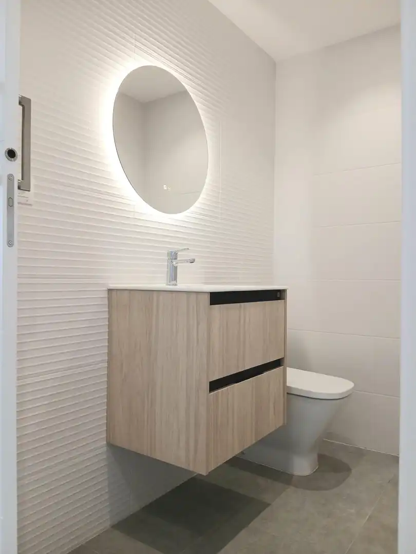 Badezimmer von Dachboden zur Miete in Oviedo  mit Heizung, Terrasse und Abstellraum